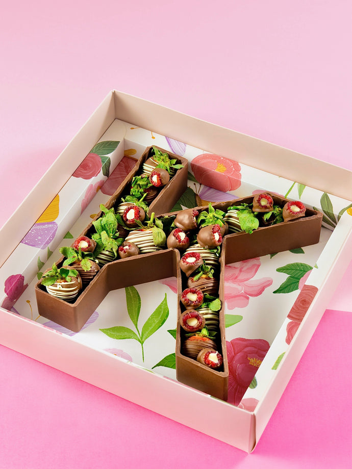 StRaspberry Milk Chocolate Letter (14 to 30 pcs of strawberries)